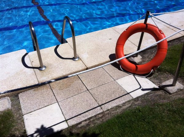Fallece un hombre de 56 años en una piscina comunitaria de Alcossebre (Castellón)