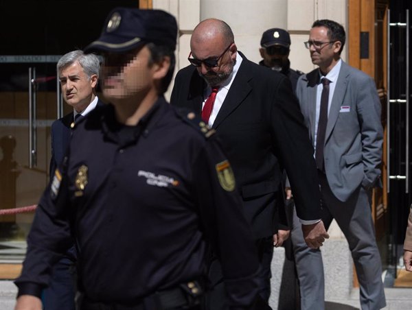 Koldo llega al Supremo entre gritos de