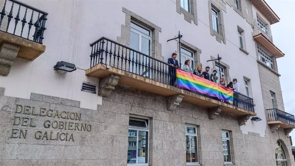 El delegado del Gobierno en Galicia apela a reivindicar y defender los derechos LGTBI+ 