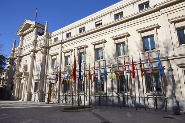 Las CCAA del PP exhiben desde el Senado su rechazo a la ley de vivienda y plantean medidas contra la okupación
