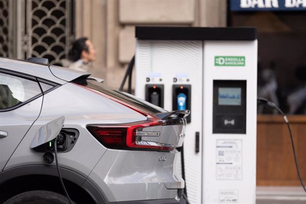 El Gobierno lanza dos programas Moves, con 200 millones para la electrificación de la movilidad