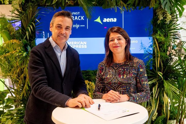 American Express renueva con Aena para que los titulares de sus tarjetas puedan ir por filas prioritarias