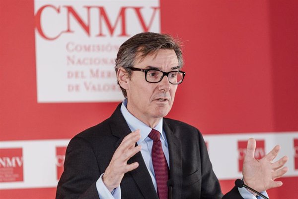 La CNMV aboga por suspender mañana la cotización de BBVA y Sabadell por la decisión del Gobierno sobre la OPA