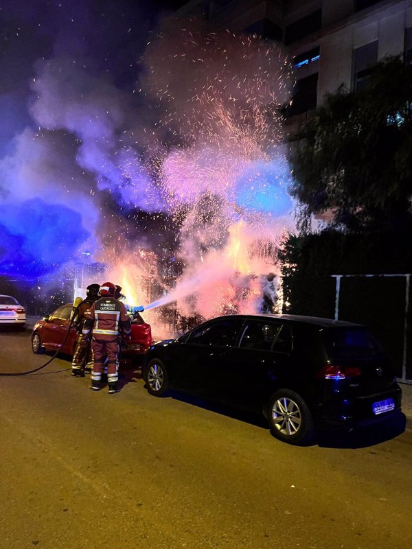 Emergencias gestiona más de 80 incidentes relacionados con las hogueras de San Juan en la Región de Murcia