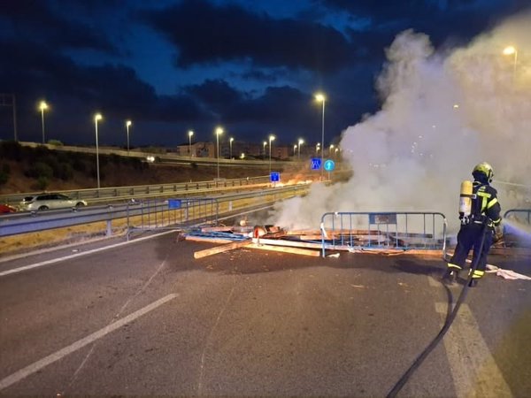 Los trabajadores del metal en Cádiz no respaldan el preacuerdo y vuelven los incidentes en la Bahía