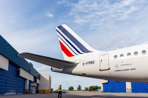 Los controladores aéreos en Francia lanza un preaviso de huelga para los días 3 y 4 de julio