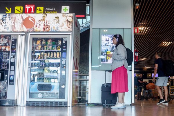 La Eurocámara insiste en el derecho del pasajero a embarcar con maleta de mano sin sobrecoste