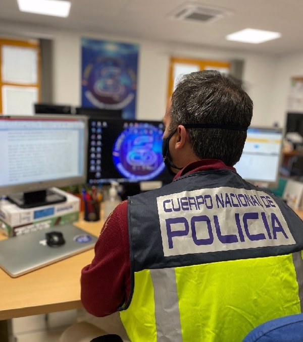 Detenido un joven por amenazar de muerte en redes sociales a un futbolista profesional y a su familia
