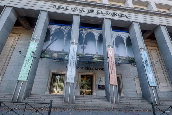 La Fábrica de Moneda emite sellos dedicados a los 125 años de la Real Sociedad Fotográfica y al Festival de Olmedo