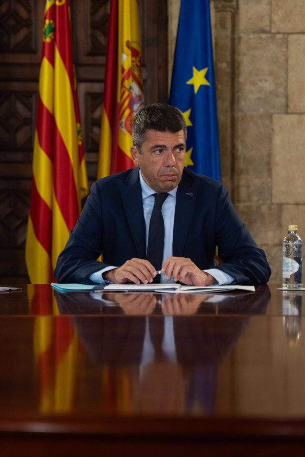 Mazón se muestra 