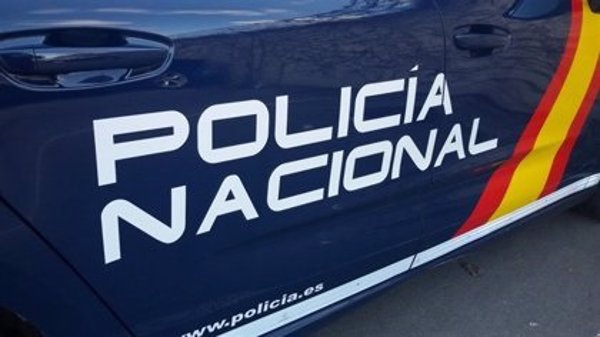 Roban mediante alunizaje una joyería de un centro comercial de Madrid entrando con un coche
