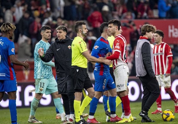 Piden 22 meses de cárcel para el acusado de proferir insultos racistas contra Bambo Diaby (Elche) en El Molinón