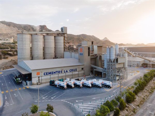 Cementos La Cruz invertirá 100 millones de euros en descarbonización y facturará 237 millones en 2030