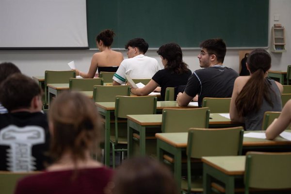 Un total de 5.500 estudiantes valencianos acuden a la convocatoria extraordinaria de las PAU, 437 afectados por la dana