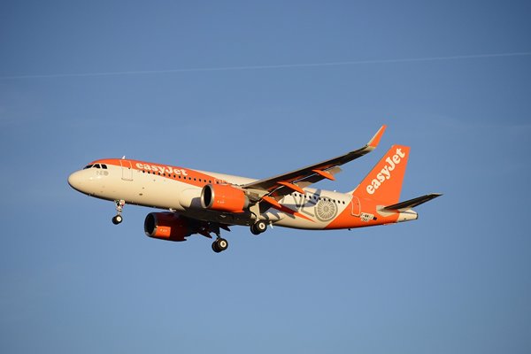 USO advierte de una huelga indefinida en easyJet en agosto si la compañía no adopta una 