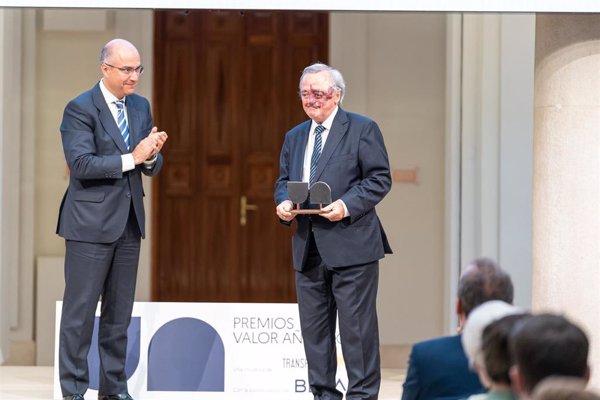 El oncólogo Mariano Barbacid recibe el Premio Valor Añadido a la Ciencia e Investigación