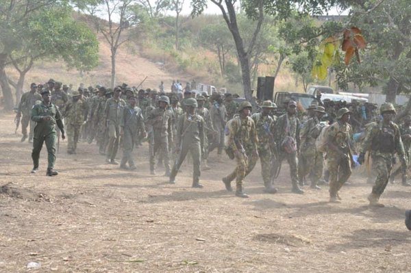 Al menos 20 militares muertos en un una emboscada contra una base del Ejército en el oeste de Nigeria
