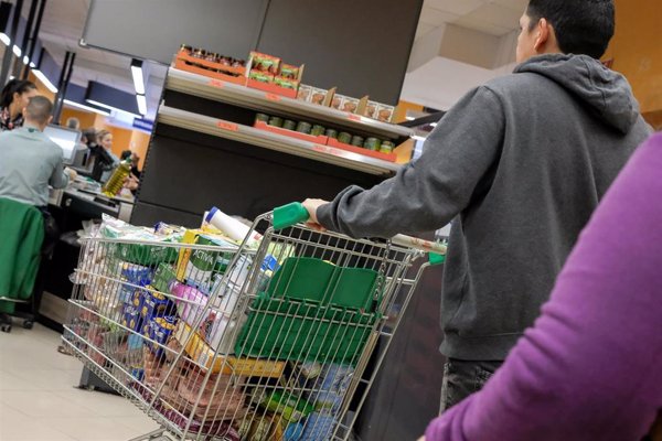 El gasto medio por hogar alcanza los 34.044 euros en 2024, un 4,4% más, y un tercio va para la vivienda