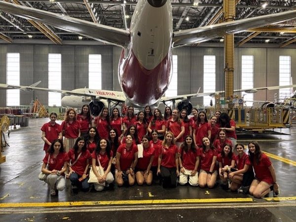 Iberia celebra la cuarta edición de 'Quiero Ser' para mostrar a las jóvenes las profesiones aeronáuticas