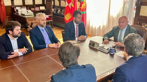 Los nuevos propietarios del Real Valladolid se reúnen con el alcalde para abrir 