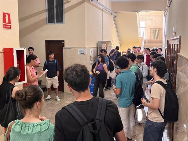 Los alumnos de universidades públicas descienden en un 22% en los últimos 30 años y en privadas no han parado de crecer