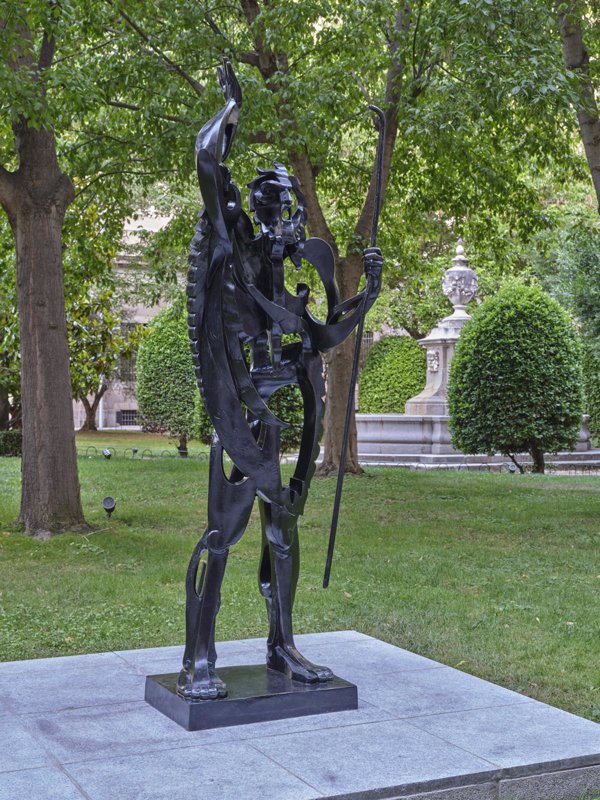 La escultura del 'El Gran Profeta', de Pablo Gargallo, regresa al jardín del Museo Reina Sofía
