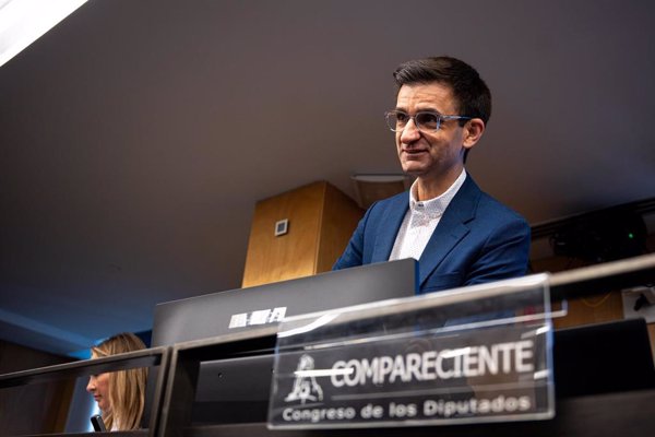 López (RTVE) defiende la cobertura de los casos de corrupción del PSOE frente a las críticas de PP y VOX