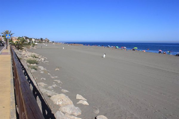Fallece un hombre de 47 años ahogado en una playa de Vélez-Málaga