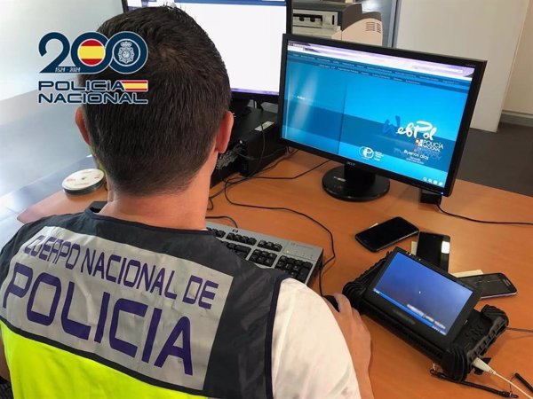 Un exmilitar y un profesor de secundaria, entre los 61 detenidos por la Policía por pornografía infantil