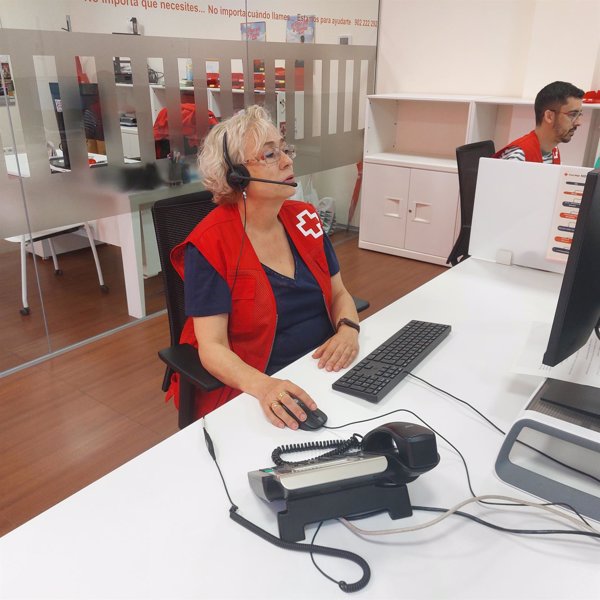 Cruz Roja hace seguimiento telefónico en Córdoba a más de 600 mayores ante la ola de calor
