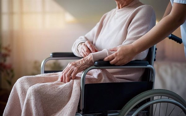 La nutrición clínica mejora el abordaje geriátrico en pacientes con fragilidad y disfagia orofaríngea, según estudio