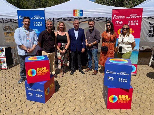 Turisme CV promociona la Comunitat Valenciana y el Benidorm Fest en la celebración del Orgullo de Sevilla