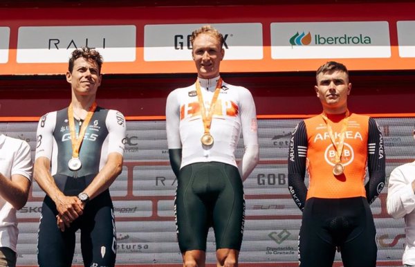 Abel Balderstone se proclama campeón de España de contrarreloj en una jornada caótica