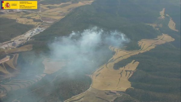 Los medios de extinción dan por controlado el incendio de Berge (Teruel) tras calcinar 40 hectáreas