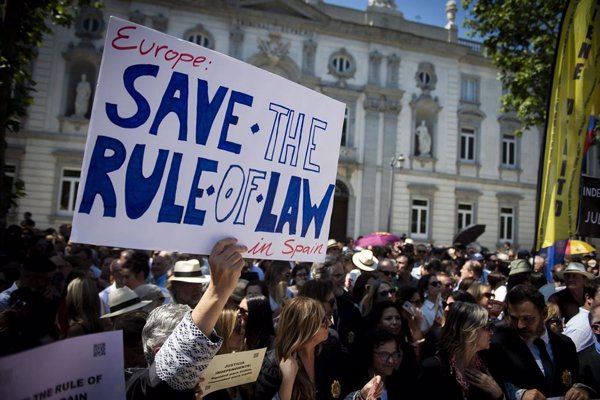 Jueces y fiscales se concentran frente al Supremo contra las reformas del Gobierno como antesala a la huelga