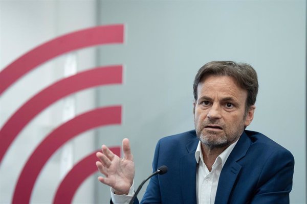 Asens (Comuns) pide que la UE aísle y sancione a Orbán por su prohibición del Orgullo
