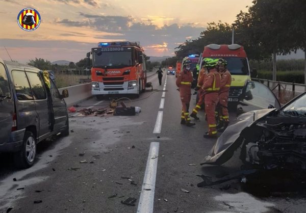Dos muertos en un choque frontal entre dos vehículos en Puçol (Valencia)