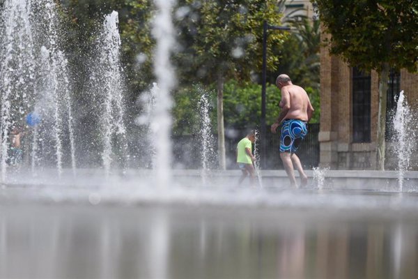 La Aemet emite un aviso especial de ola de calor este domingo con máximas superiores a 42ºC en nordeste y sur peninsular