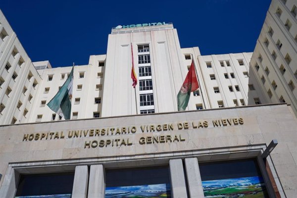 Un incendio en un hotel obliga a desalojar a 35 personas y deja siete intoxicados por humo en Atarfe (Granada)