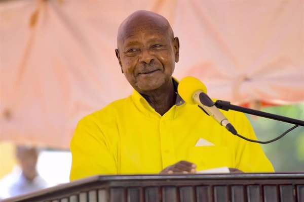 El presidente de Uganda se presentará a la reelección en 2026 para terminar de perpetuarse en el poder