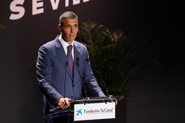 Sánchez traslada al primer ministro de Ucrania 
