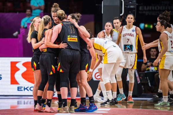 Crónica del España - Bélgica, 65-67