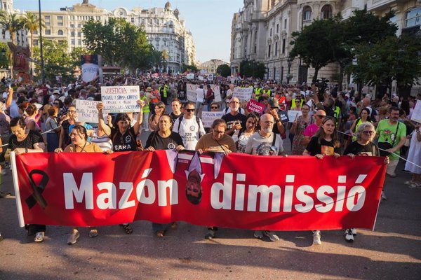 La nueva marcha contra Mazón por la dana pide su dimisión, responsabilidades y reconstrucción 