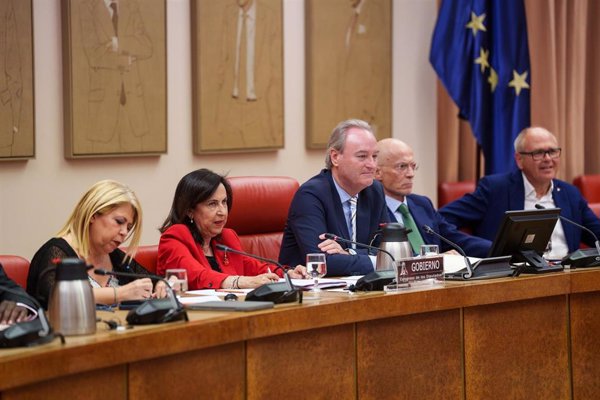 Robles afirma que ningún aliado de la OTAN llegará al 5% del PIB en defensa ante los reproches de oposición y socios