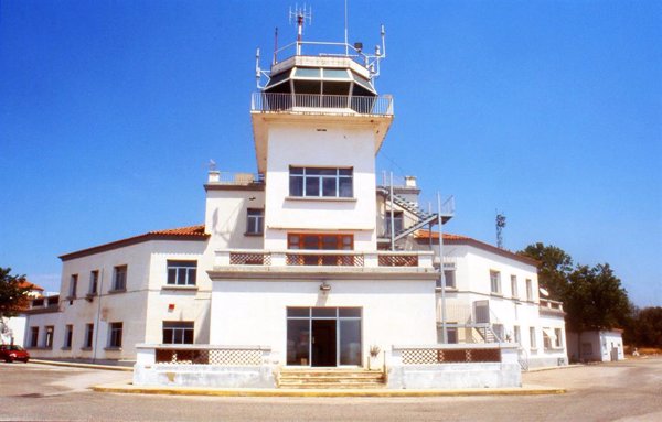 España impulsa el crecimiento de aeropuertos regionales: Vitoria y Reus lideran el auge este verano,según Kiwi