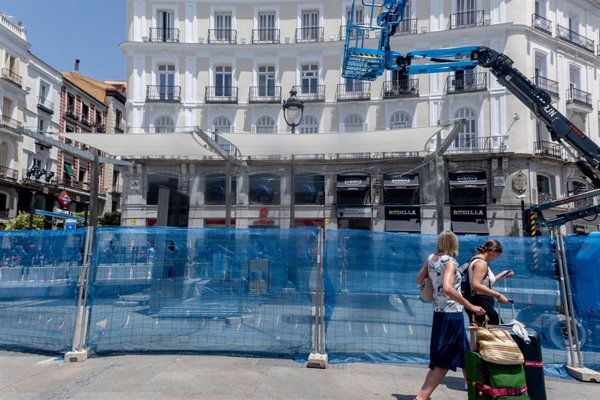 Almeida dice que con toldos por primera vez habrá sombra en Sol y cuestiona a MM porque 