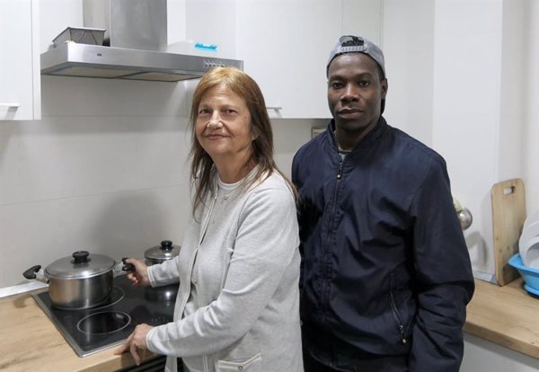 Mujer, con menor a cargo, perfil de los beneficiarios del programa 'Una vivienda, un hogar' de Cáritas