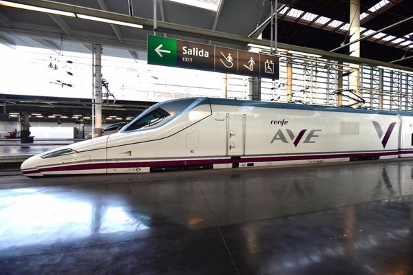 Renfe lanza un descuento del 25% en AVE y Larga Distancia para reservas de 4 personas