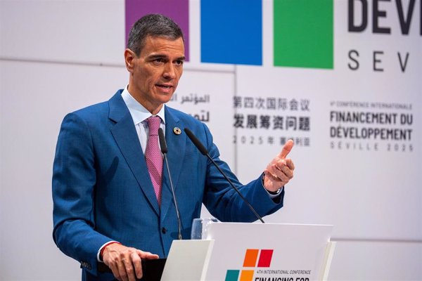 Sánchez propone un impuesto contra los billetes de avión en primera clase y jets privados