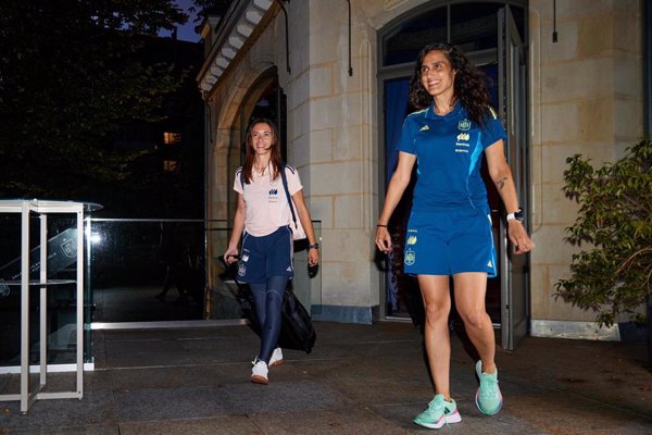 Aitana Bonmatí se reincorpora a la concentración de la selección